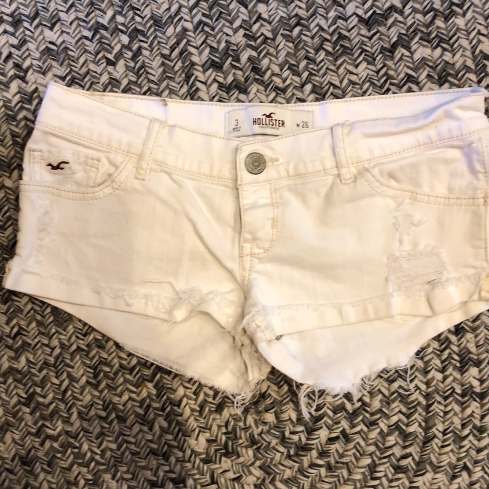 White Hollister shorts